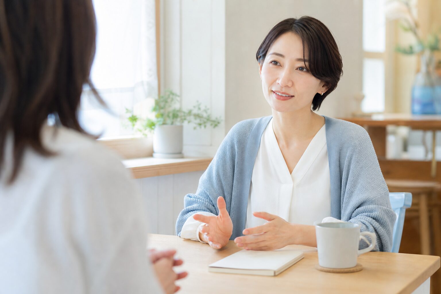 専門家に相談する落ち着いた場面